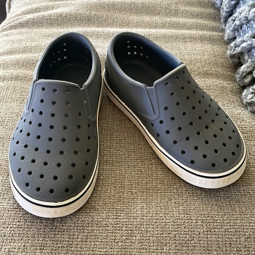 Native children’s shoes. Grey Size 10. In excellent used condition.